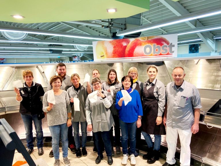 Das Team des Edeka-Kissel-Marktes in Edesheim verabschiedet sich bis Dezember