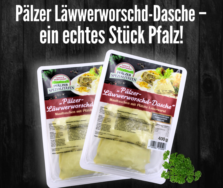 Zu sehen ist ein Plakat mit dunklem hölzernen Hintergrund und weißer Schrift. Das Plakat informiert über ein Newsletter Gewinnspiel im September. Zu gewinnen sind die neuen Pfälzer Läwwerworschd-Daschen. Unten mittig abgebildet, sind zwei Packungen der eingeschweißten "Pfälzer Läwwerworschd-Dasche", die zu gewinnen sind.