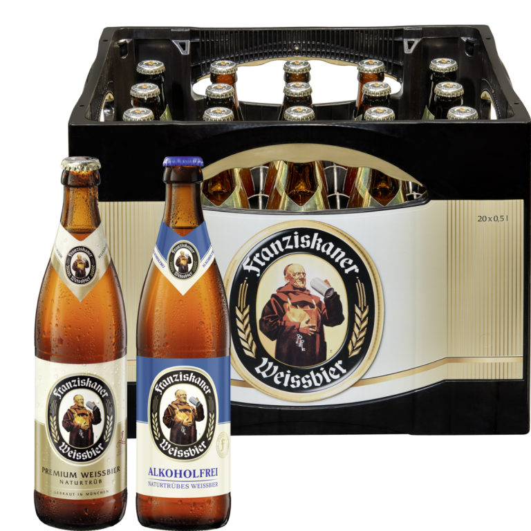 Zu sehen ist ein schwarzer rechteckiger Bierkasten der Marke "Franziskaner Weißbier" mit 20 Flaschen je 0,5l. Vor dem Kasten stehen zwei einzelne Flaschen; eine Flasche Premium Weißbier naturtrüb und eine Flasche alkoholfreies naturtrübes Weißbier. Die Flaschendeckel und die Etiketten sind in weiß-gold gestaltet. Ein Franziskaner Mönch mit Bierkrug ist auf dem Etikett zu sehen.