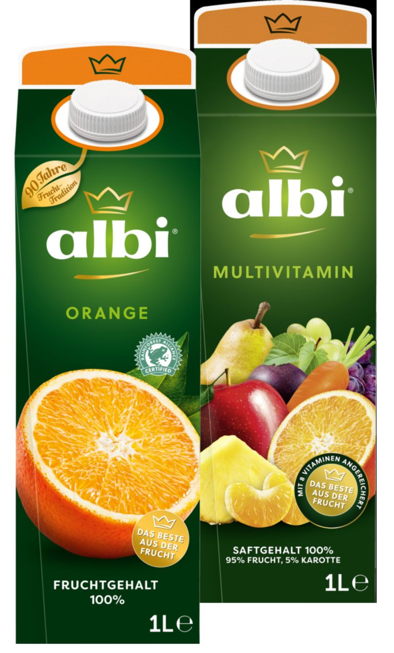 Zu sehen sind zwei Tetrapackungen Albi Saft "Orange" und "Multivitamin" je 1L. Beide Packungen sind grün und zeigen eine Abbildung der im Saft enthaltenen Früchte. Das Siegel "Das Beste aus der Frucht" zeichnet beide Packungen aus.